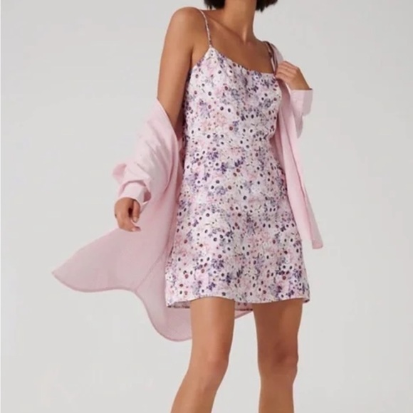 Aritzia Dresses & Skirts - Flirty Aritzia Floral Dress Size 2XS